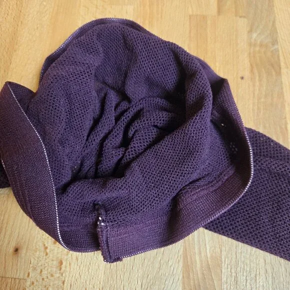 GORSUCH Bordeaux Fine Fishnet Tights NWOT - Picture 5 of 6